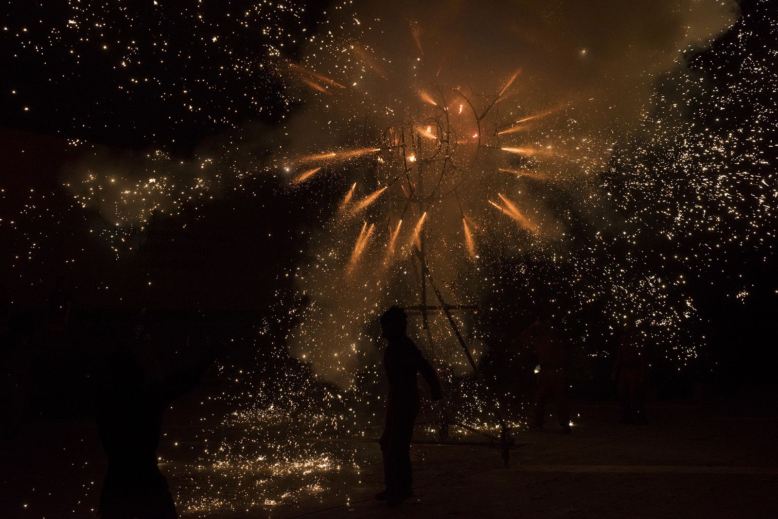 Versots i esclat de foc de Festa Major. Foto: Bernat Millet.