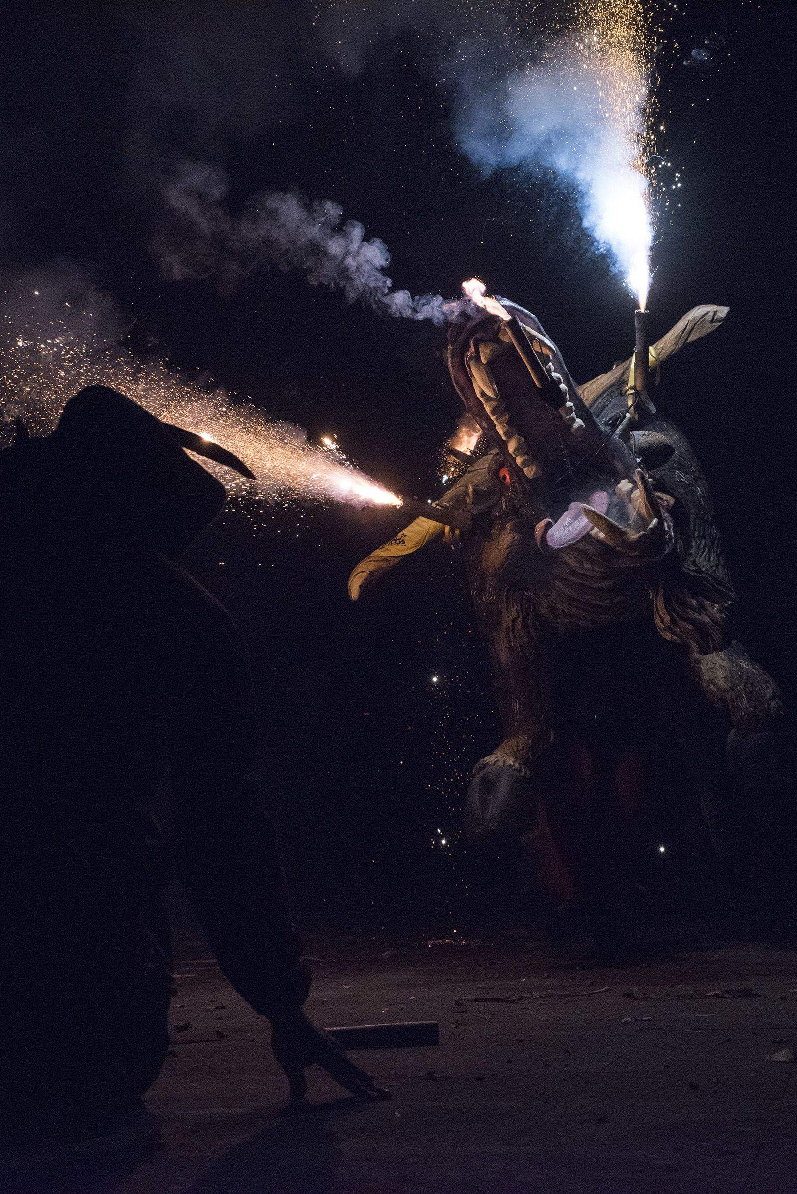 Versots i esclat de foc de Festa Major. Foto: Bernat Millet.