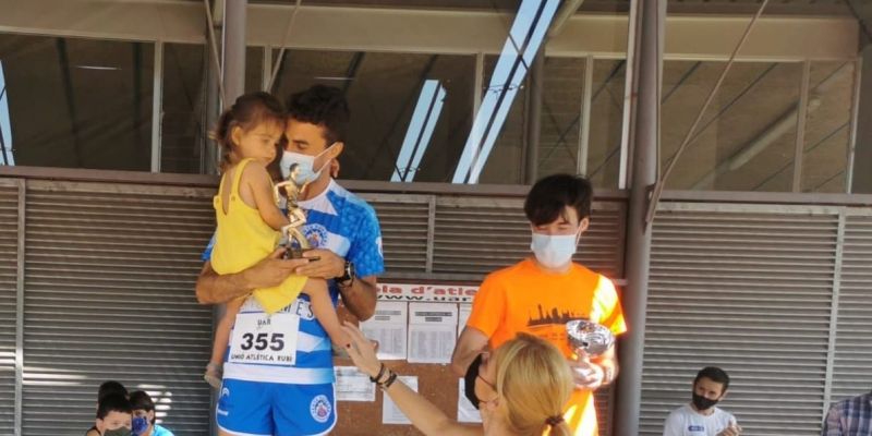 Pepe Díaz durant l'entrega de premis de les milles de la Festa Major de Rubí. FOTO: Cedida.