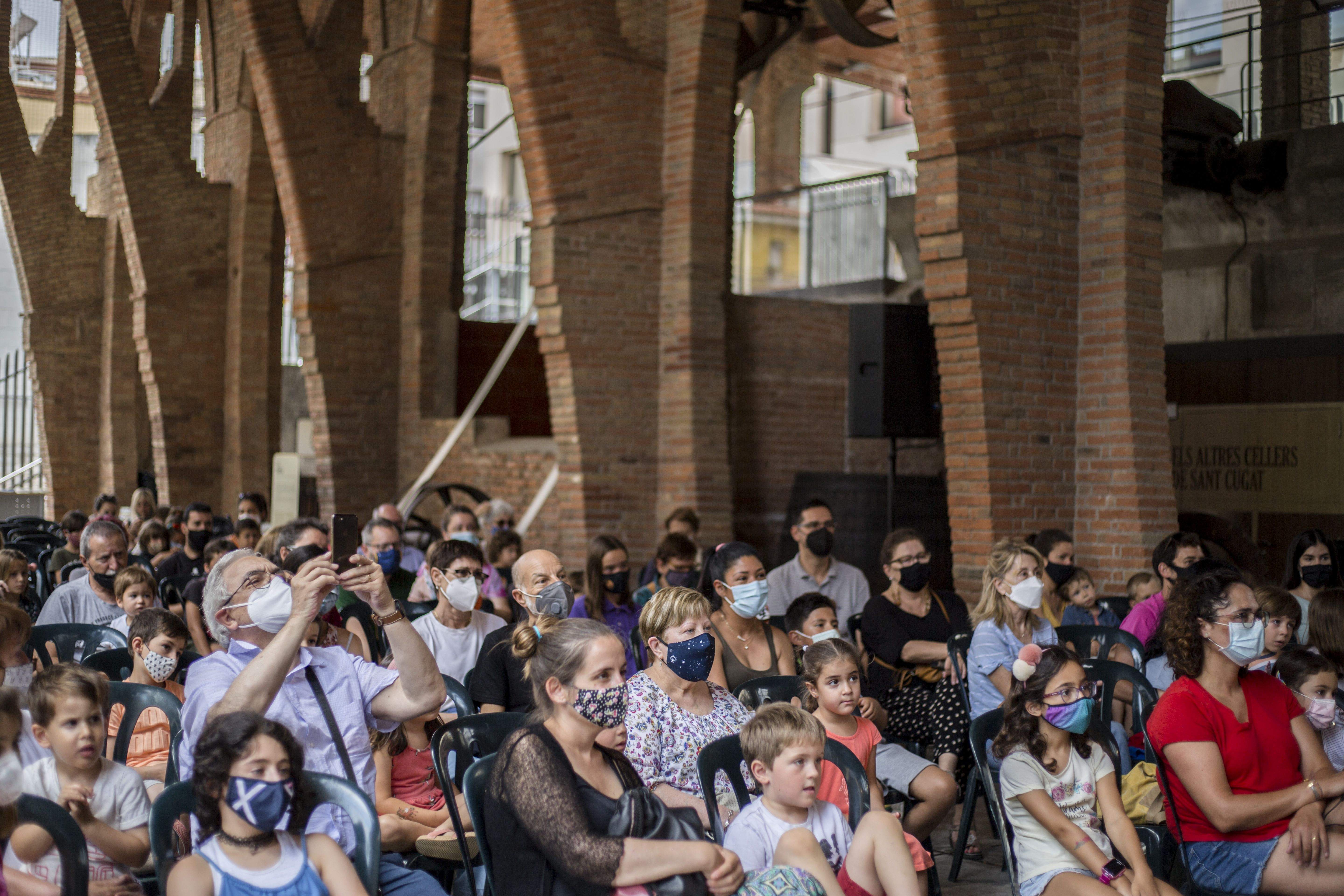 Titelles: "Embolicant la troca" amb la Cia. Sim Salabim. Foto: Àngel Bravo