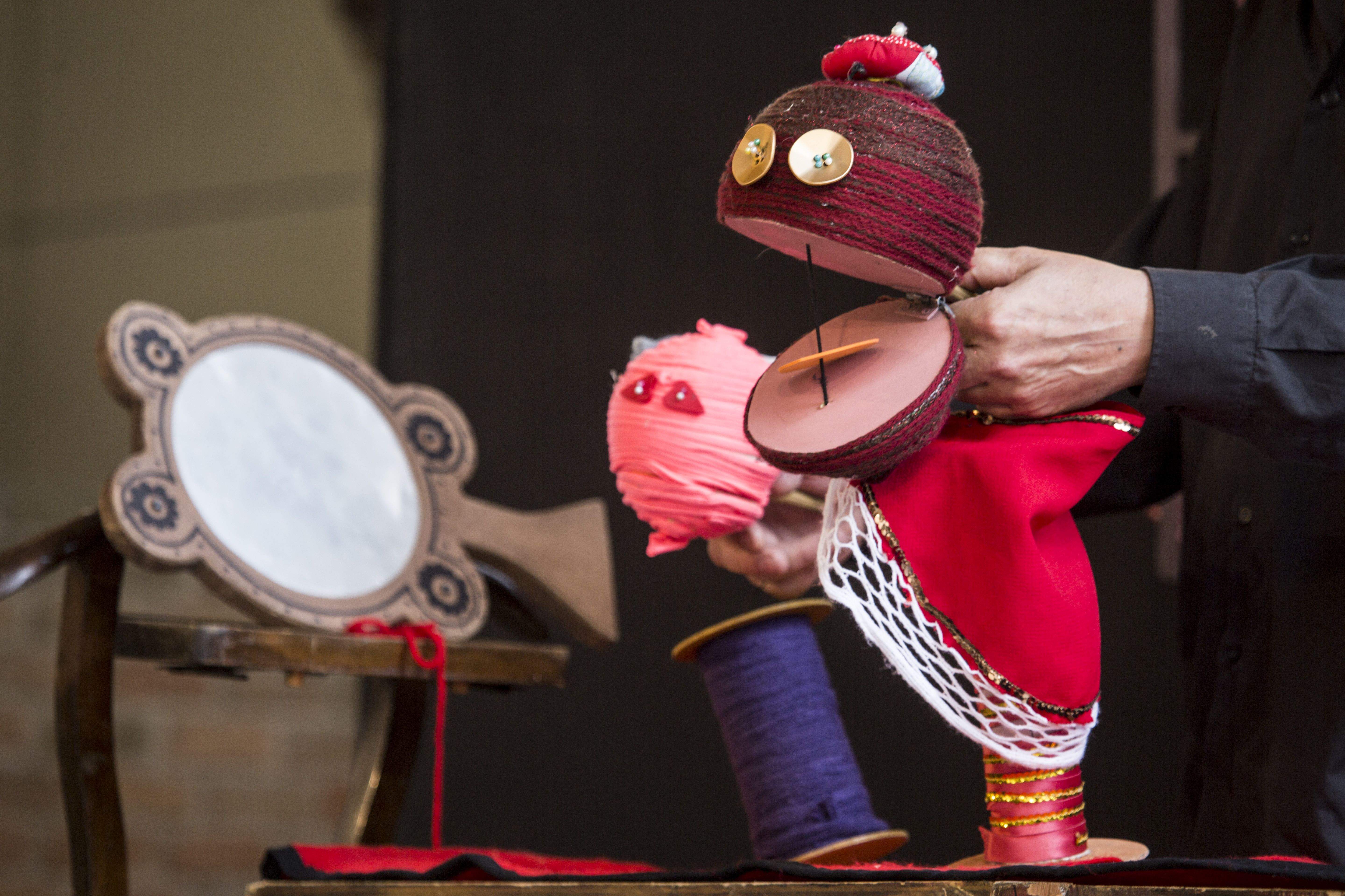 Titelles: "Embolicant la troca" amb la Cia. Sim Salabim. Foto: Àngel Bravo