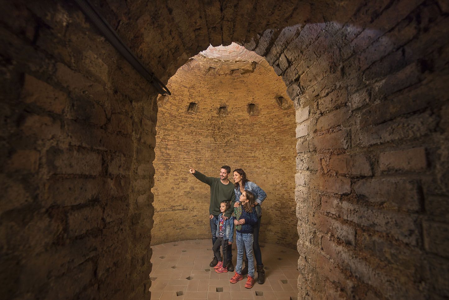 Tornen els cupons amb descomptes per a visitar i fer escapades en família arreu de la comarca. FOTO: Cedida
