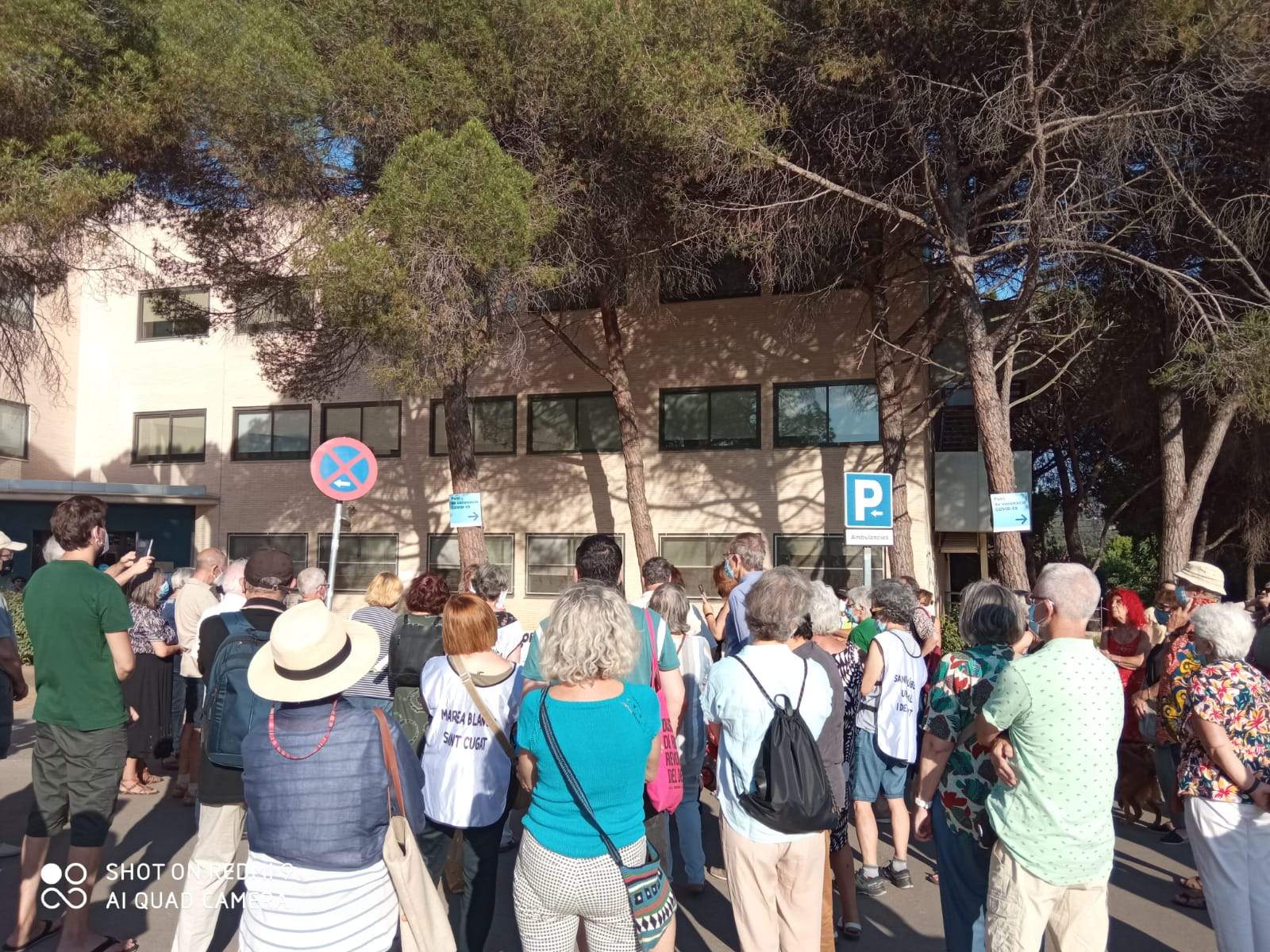 Manifestació i lectura de manifest davant del CAP de Valldoreix. FOTO. Ferran Mitjà