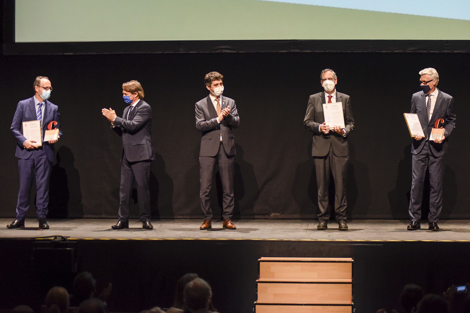 Entrega de premis als responsables de Mútua Terrassa, l'Hospital Universitari General de Catalunya i el Consorci Sanitari de Terrassa; amb el conseller Jordi Puigneró FOTO: Bernat Millet