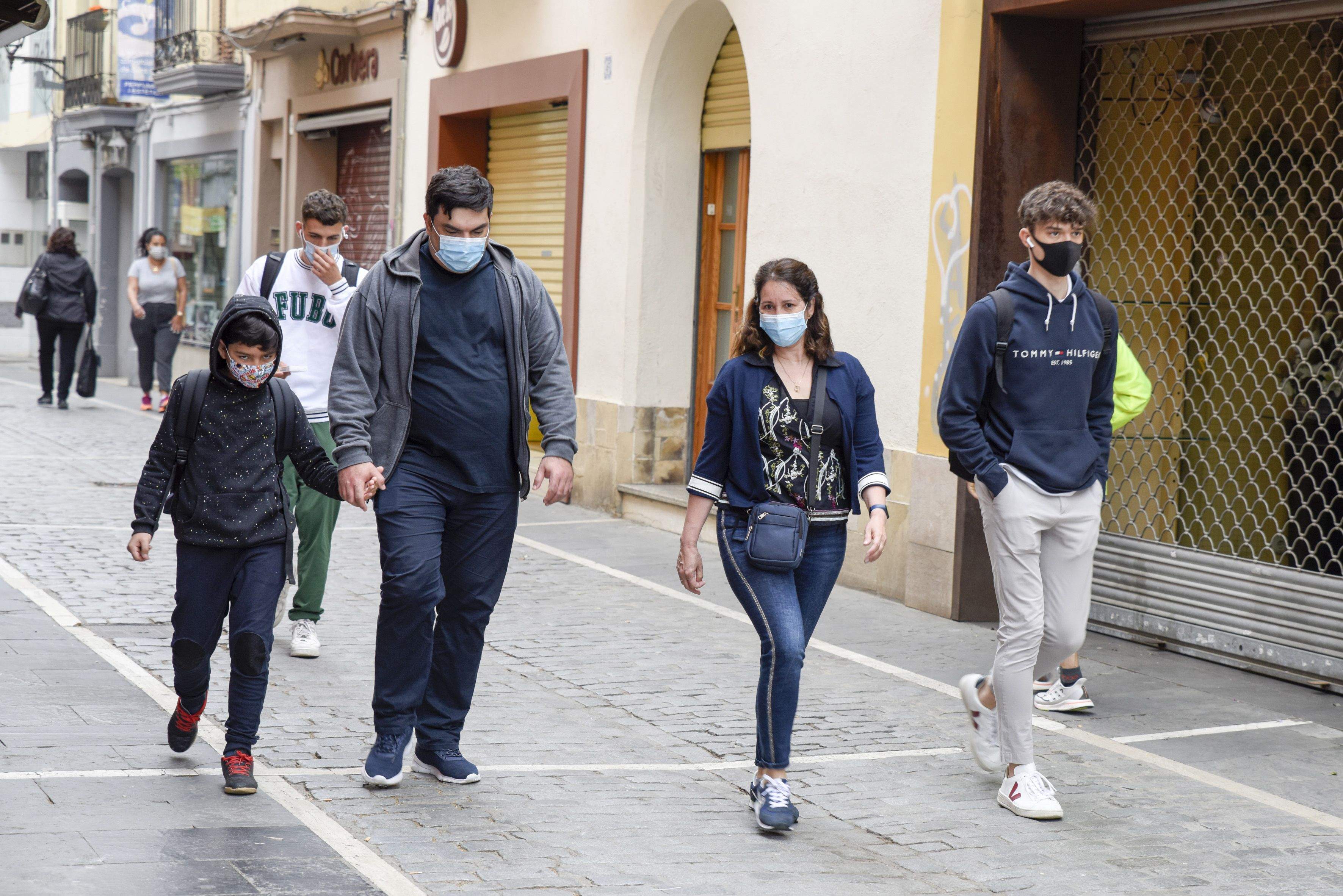 L'Ajuntament recomana que la ciutadania no es relaxi contra la Covid-19. FOTO: Bernat Millet
