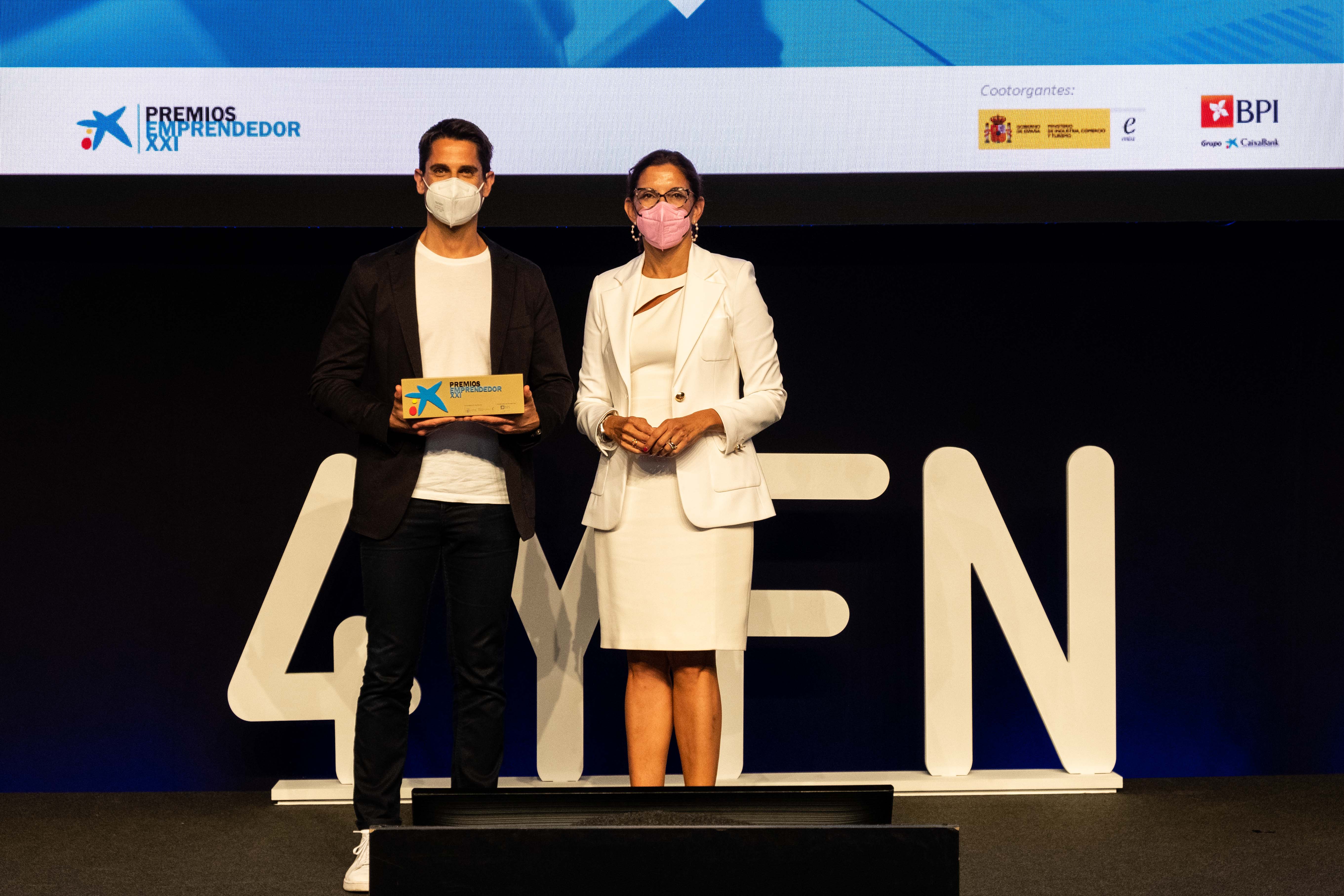 El responsable de Shotl va recollir el premi de mans de la ministra d'Indústria FOTO: Cedida