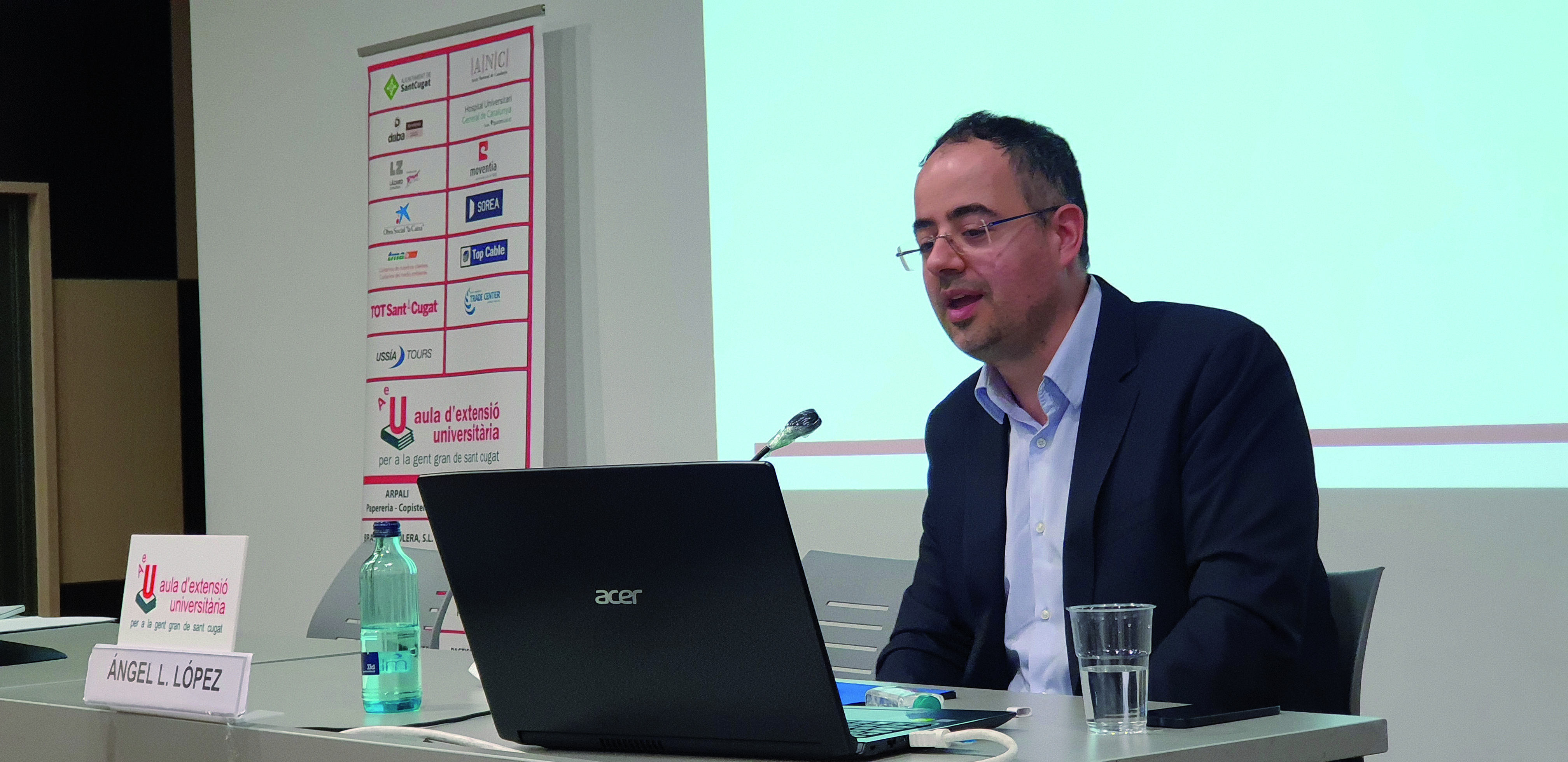 Angel Luís López Rodríguez, de la UAB, va parla sobre les criptomonedes. FOTO: Cedida