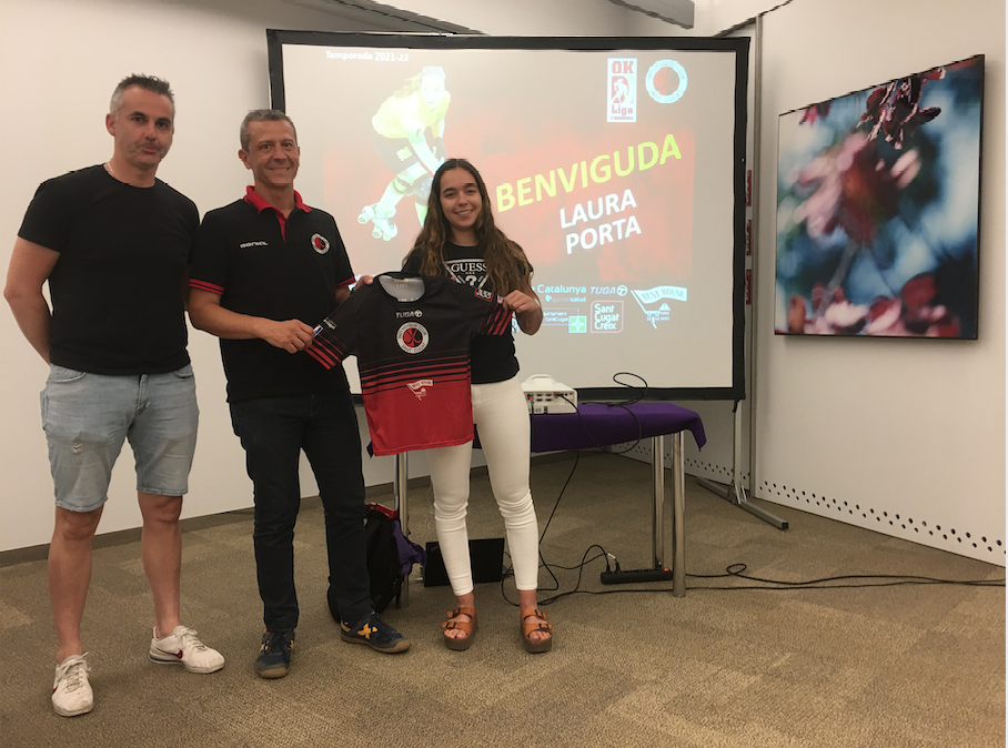 Beto Borregán i Raimón Casas (d'esquerra dreta) en la presentació de la nova incorporació, Laura Porta. FOTO: Cedida