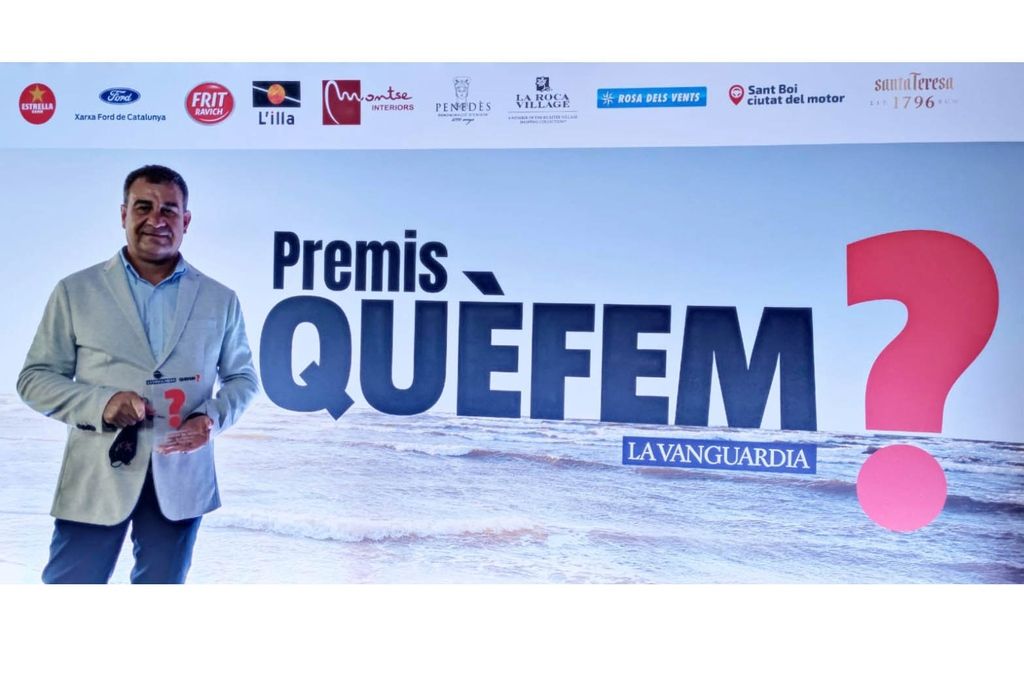 El santcugatenc Jesús Carballo amb el guardó. FOTO: Cedida