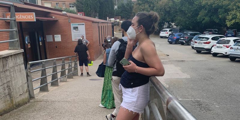 Cues a l'exterior del CAP Sant Cugat. FOTO: TOT Sant Cugat