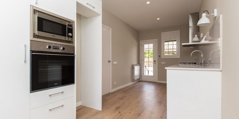 Cuina de la casa històrica a prop del golf de Sant Cugat de la immobiliària AMAT. FOTO: Cedida