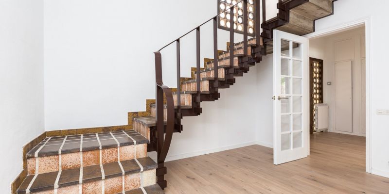 Escala de la casa històrica a prop del golf de Sant Cugat de la immobiliària AMAT. FOTO: Cedida