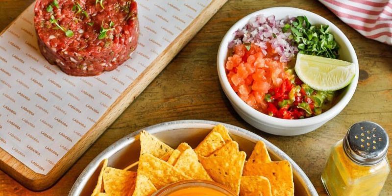 LABARRA ha sortejat un dinar o sopar per emportar-se. FOTO: Cedida