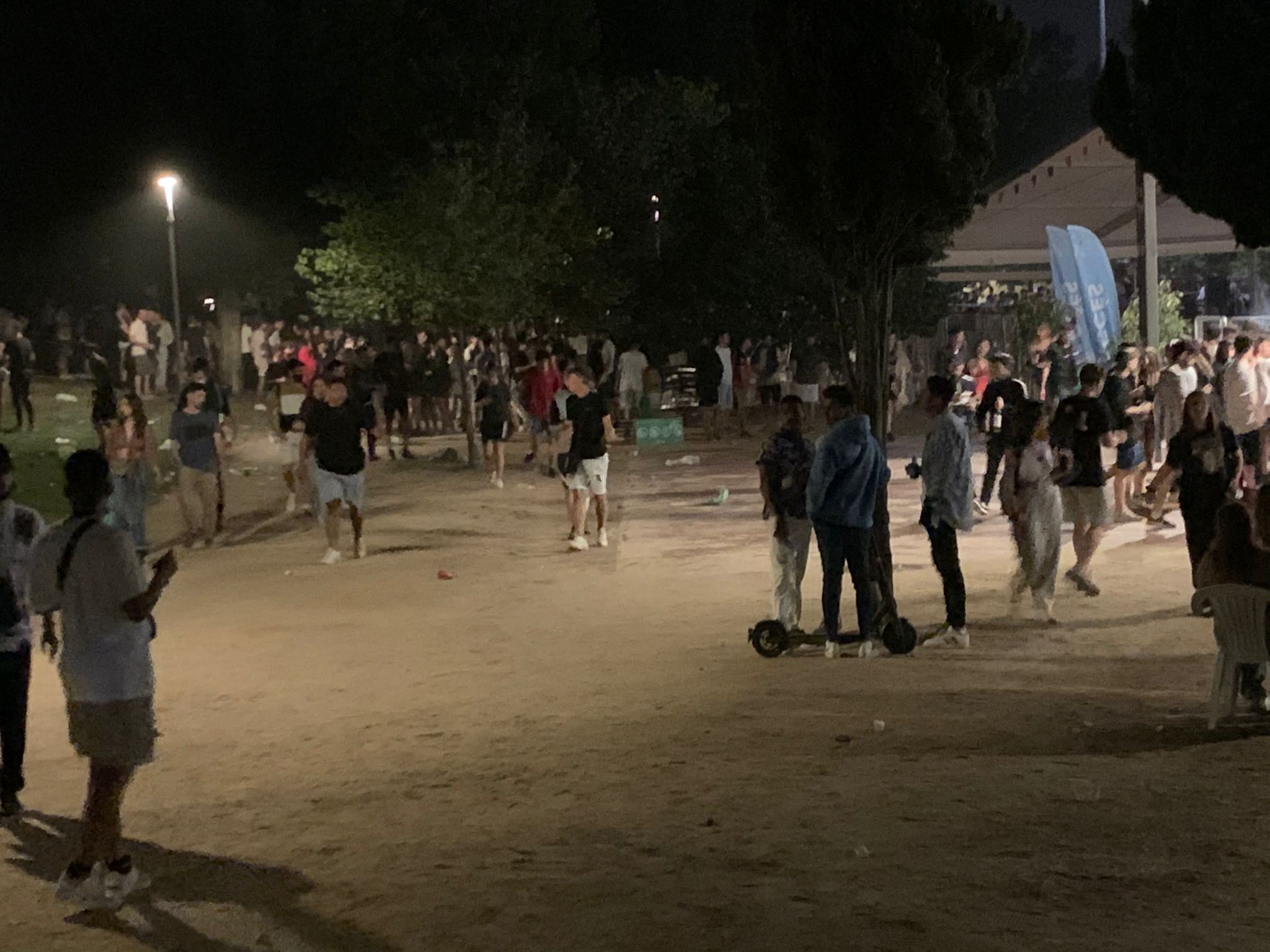Concentració de joves al Parc de Ramon Barnils per Festa Major FOTO: TOT Sant Cugat 