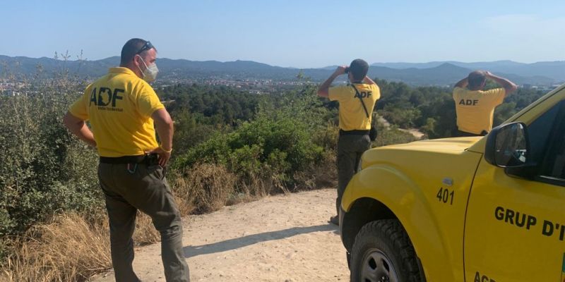 Efectius de l'ADF fent tasques de prevenció al Turó de Can Planes FOTO: Àgata Guinó 