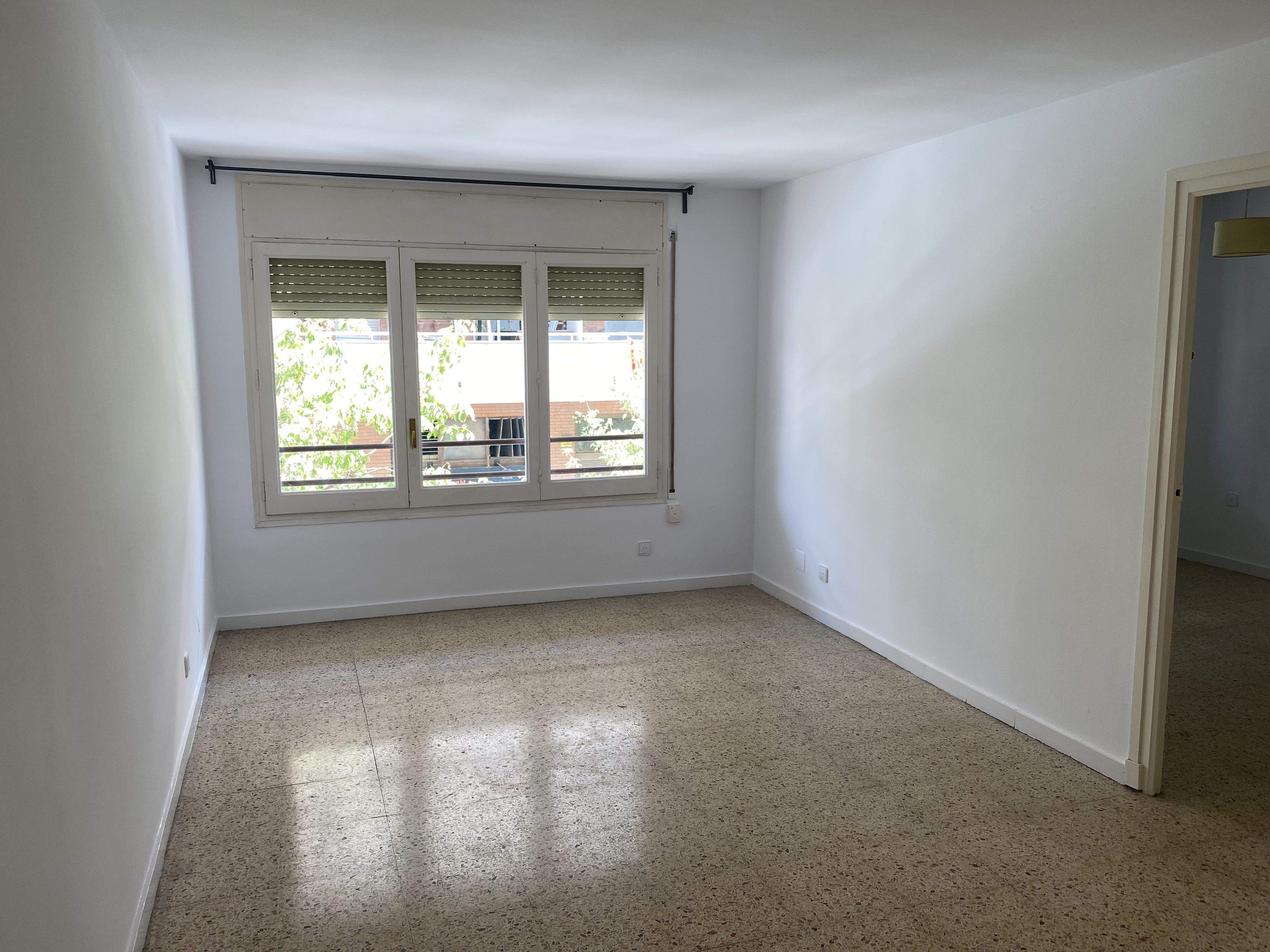 Aquest pis de la zona de Torreblanca compta amb àmplies habitacions i molta llum. FOTO: Cedida