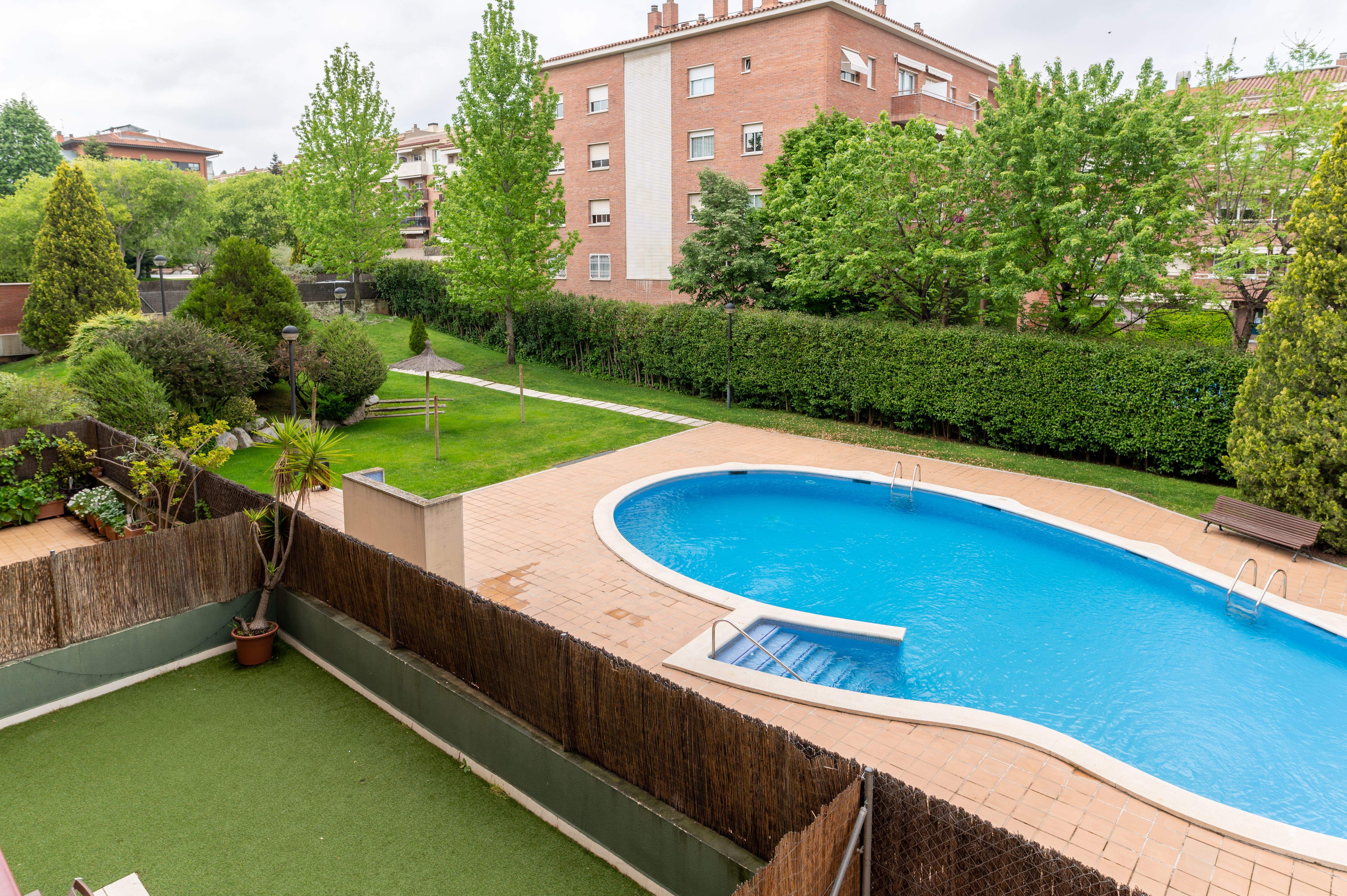 Piscina del pis confortable a Coll favà de la immobiliària ORGAN. FOTO: Cedida