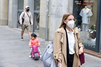 La mascareta no és obligatòria a l'aire lliure, però es recomana FOTO: Bernat Millet