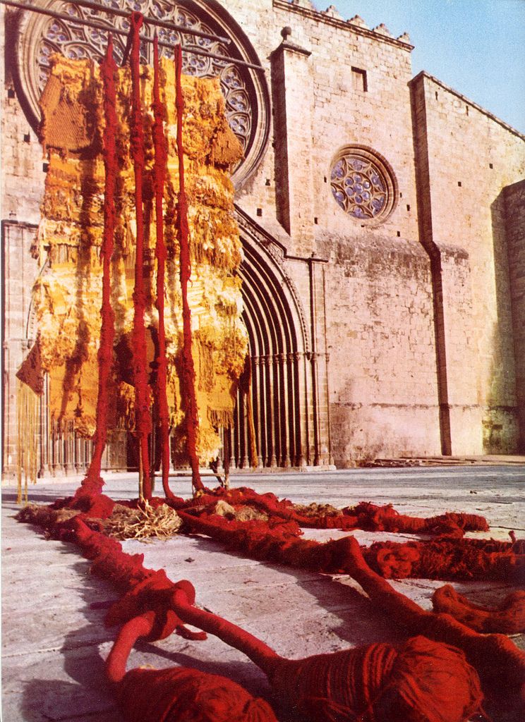 Monument a l'esperança. Environament al Monestir de Sant Cugat l'any 1973