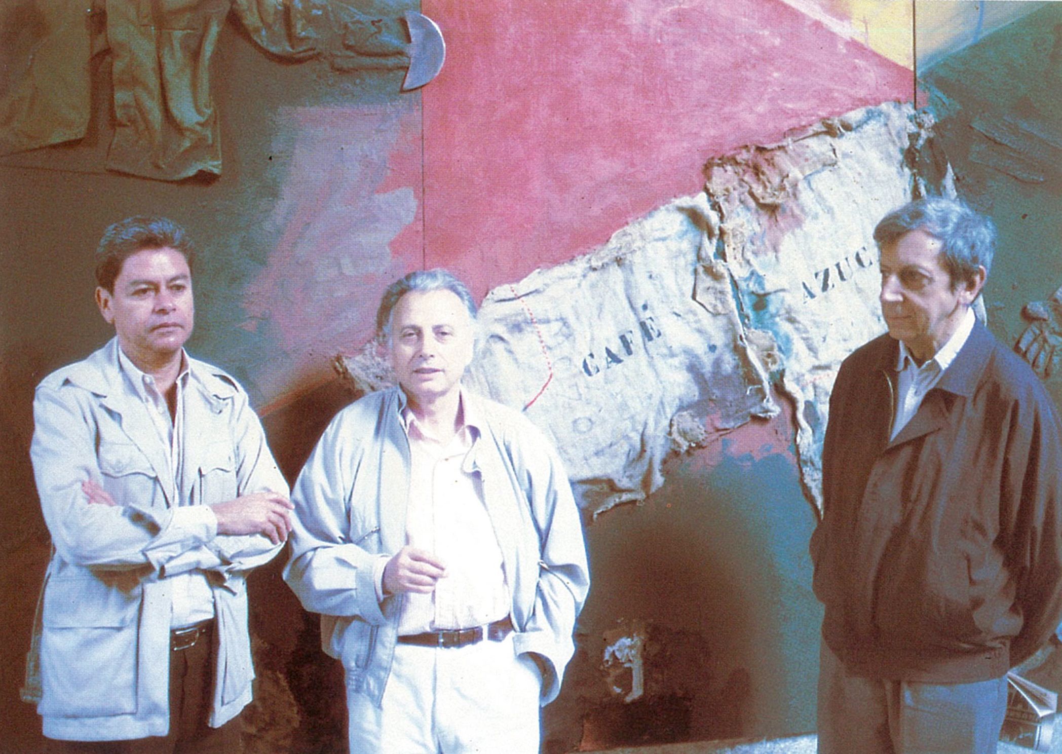 Grau-Garriga amb el filòsof José Maria Valverde a Nicaragua l'any 1987 davant la pintura "La luna mala del indio"