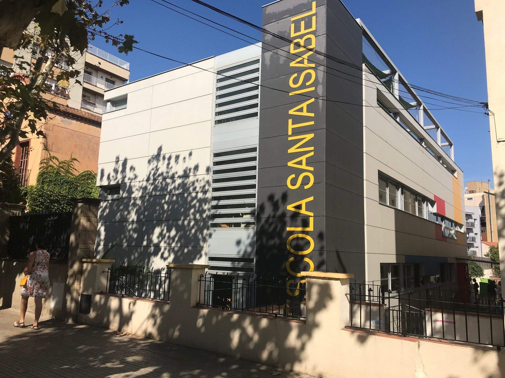 La nova Llar d'Infants Anna Ravell se situa al costat de l'Escola Santa Isabel. FOTO: Nielo Ballart