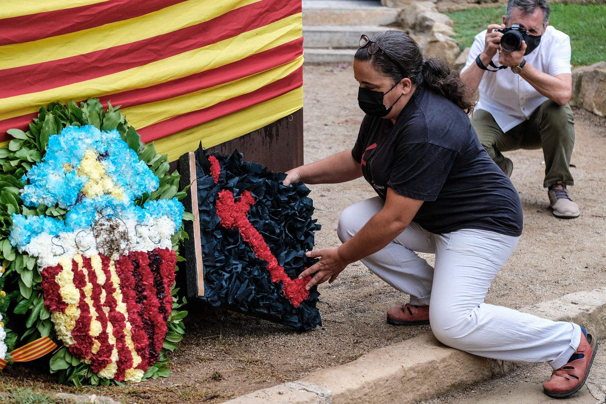L'ofrena floral de les entitats i partits polítics durant la Diada Nacional de Catalunya. FOTO: Ale Gómez