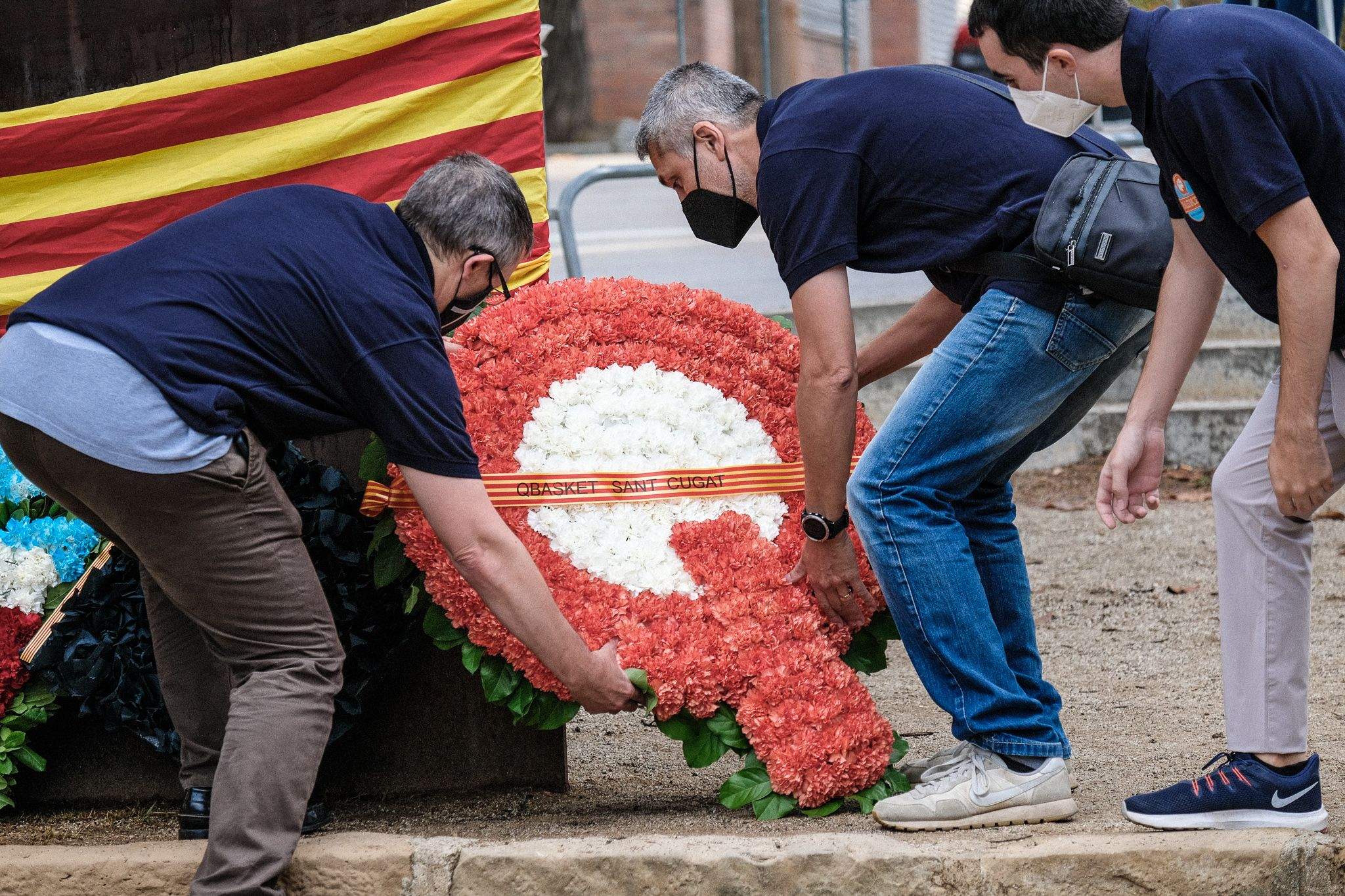 L'ofrena floral de les entitats i partits polítics durant la Diada Nacional de Catalunya. FOTO: Ale Gómez