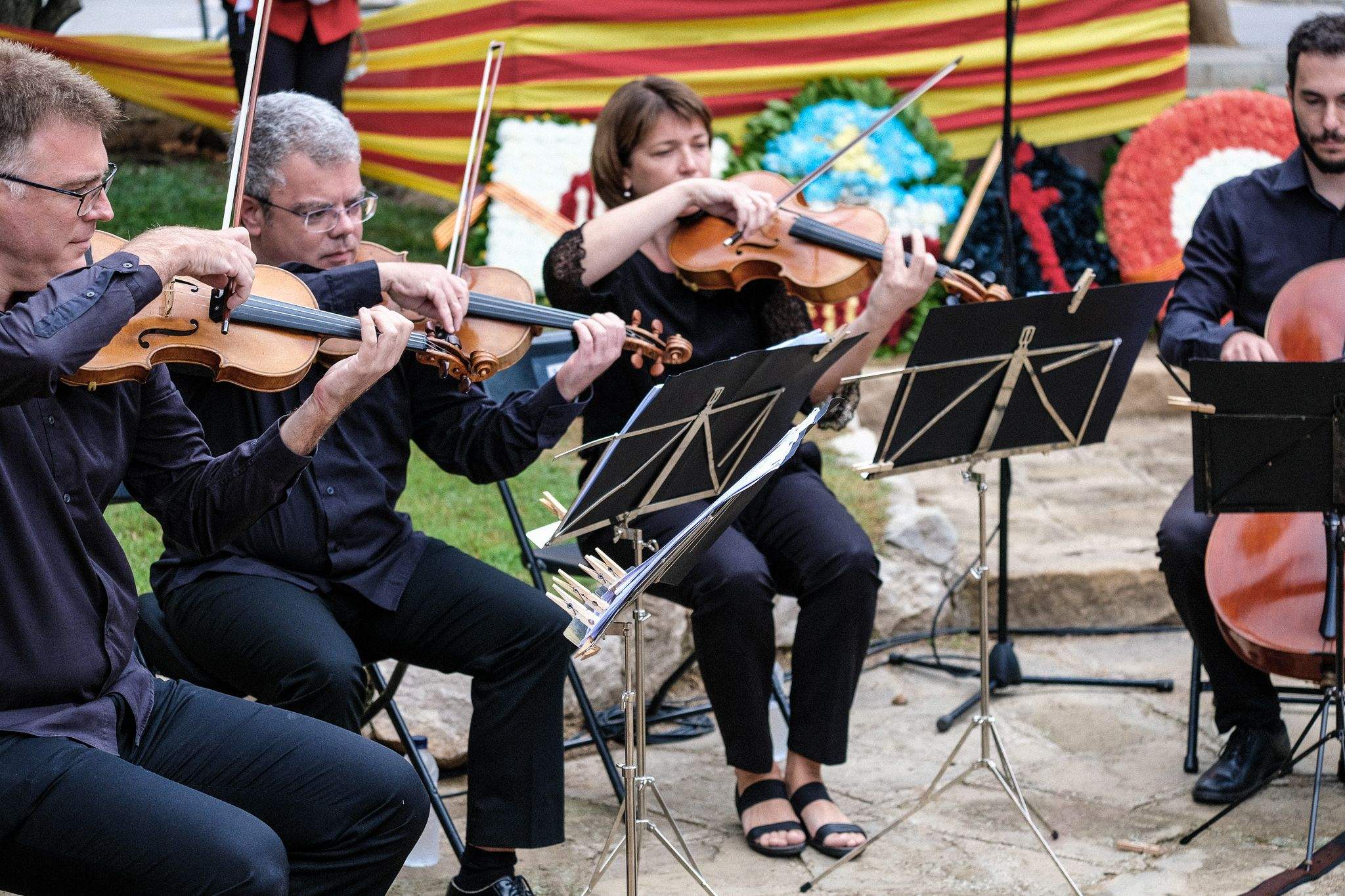 El Quartet Brossa a l'ofrena floral de les entitats i partits polítics durant la Diada Nacional de Catalunya. FOTO: Ale Gómez
