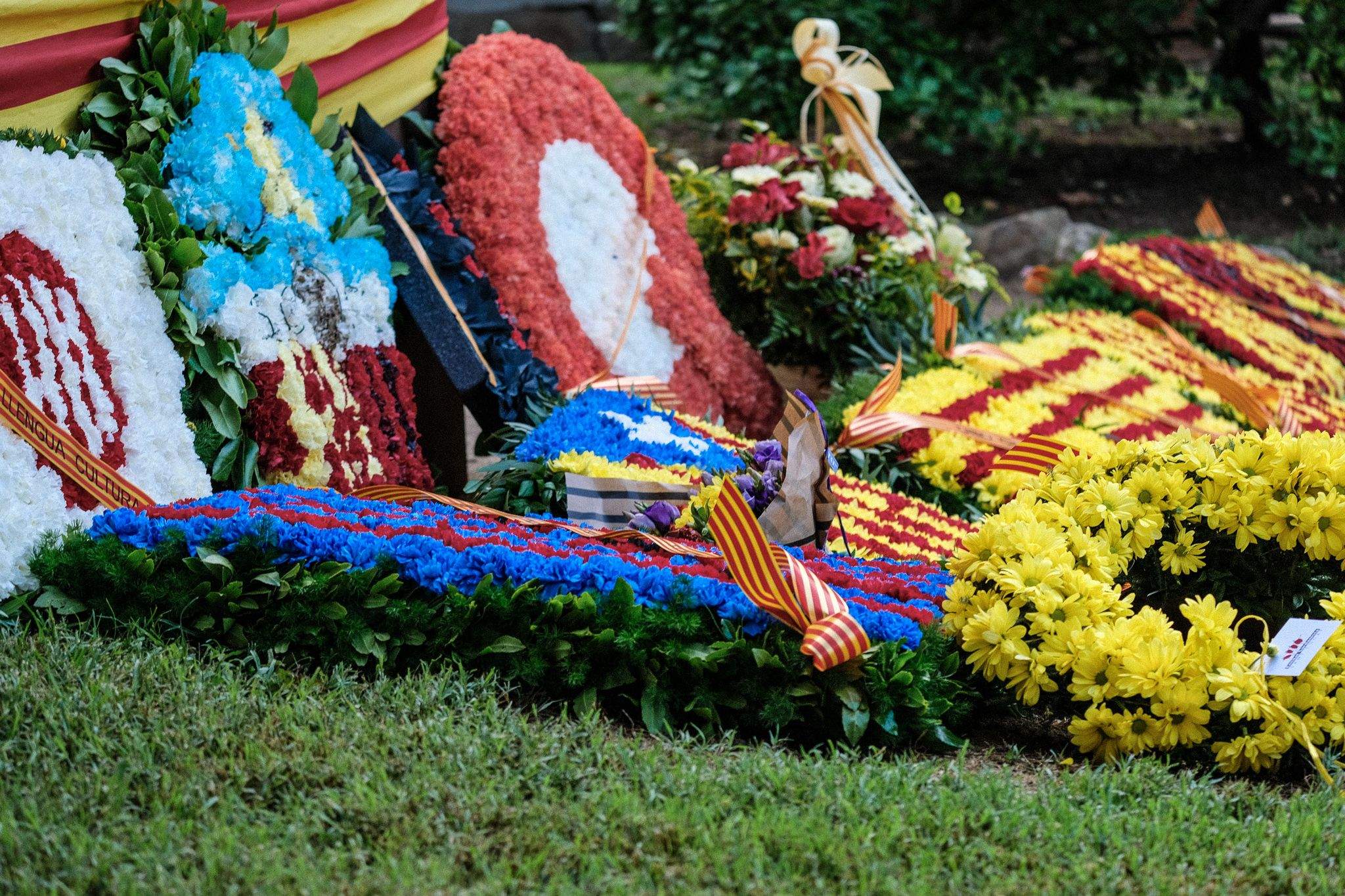 L'ofrena floral de les entitats i partits polítics durant la Diada Nacional de Catalunya. FOTO: Ale Gómez