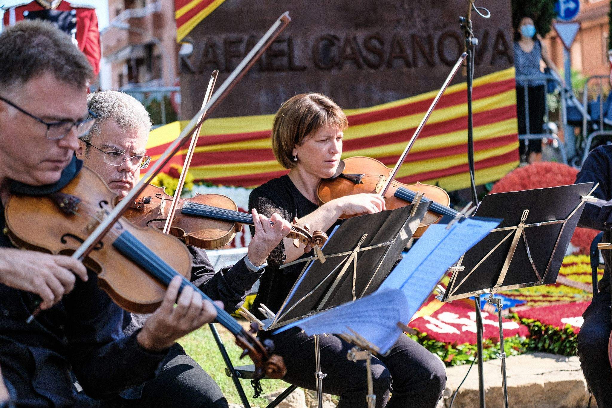 L'ofrena floral de les entitats i partits polítics durant la Diada Nacional de Catalunya. FOTO: Ale Gómez