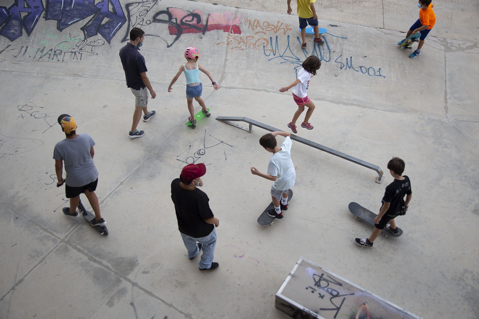 Taller de skate i patinet a la FM Les Planes. FOTO: Anna Bassa