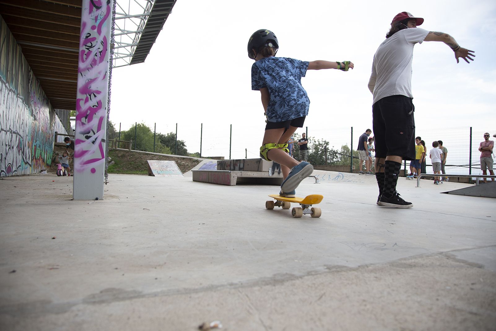 Taller de skate i patinet a la FM Les Planes. FOTO: Anna Bassa