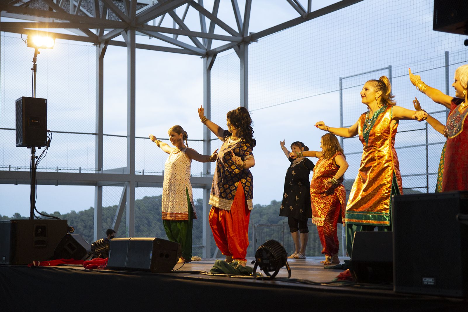 Exhibició de Bollywood a la FM Les Planes. FOTO: Anna Bassa