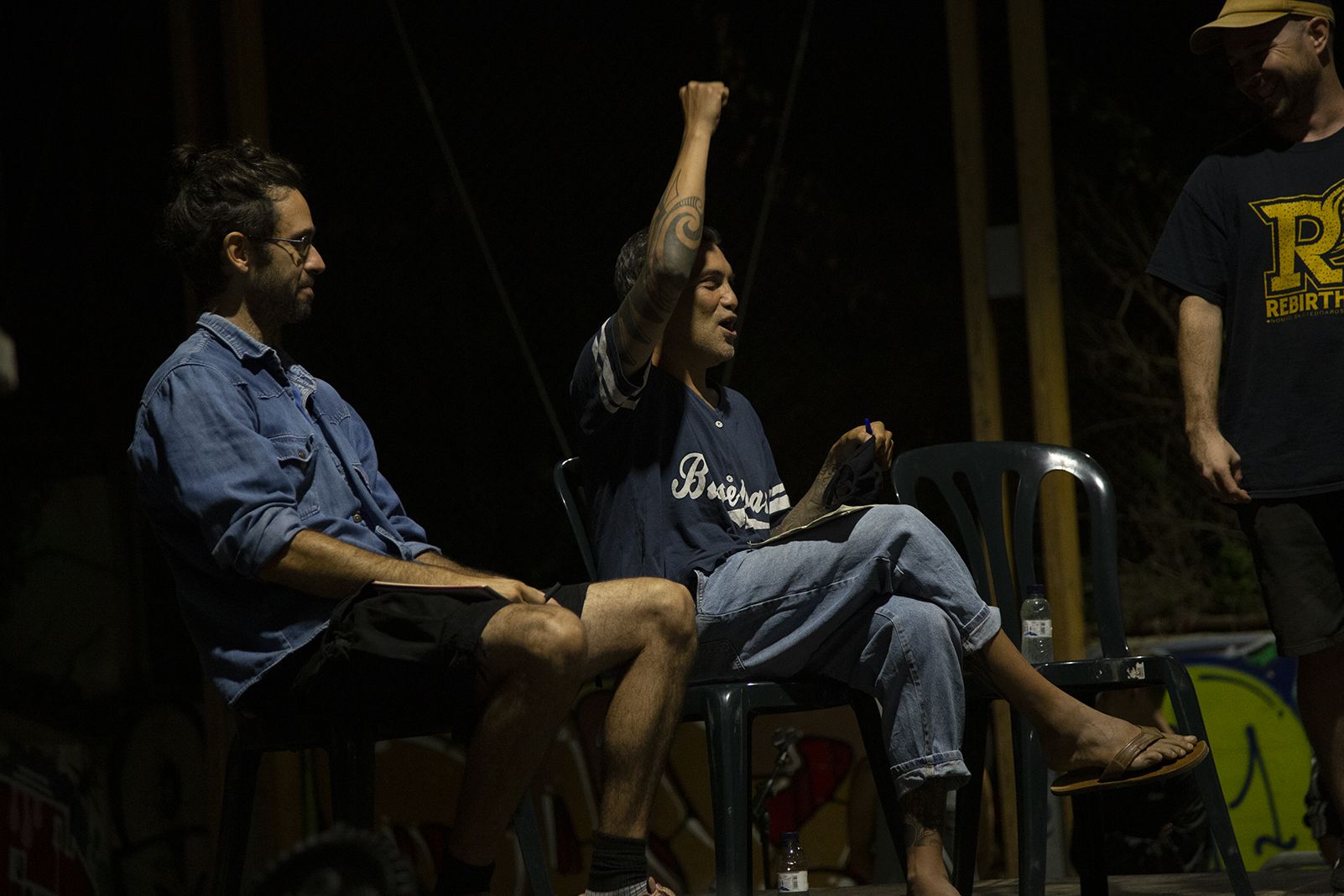 Batalla de galls i gallines a la FM Les Planes. FOTO: Anna Bassa