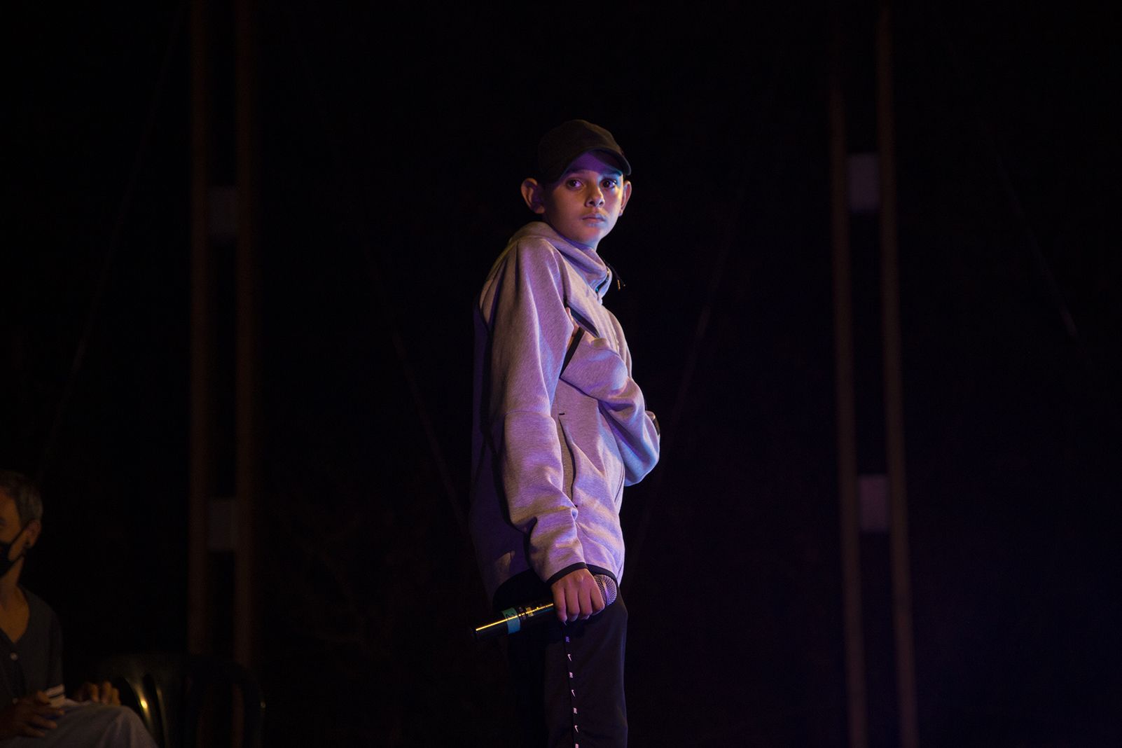 Batalla de galls i gallines a la FM Les Planes. FOTO: Anna Bassa