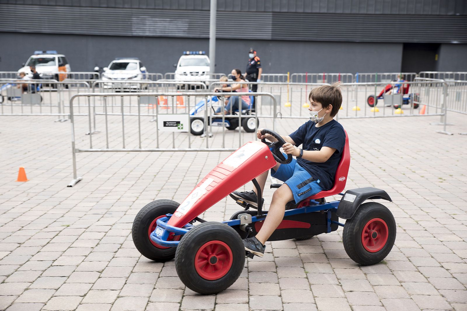 Circuit educació vial amb cars. Foto: Bernat Millet.
