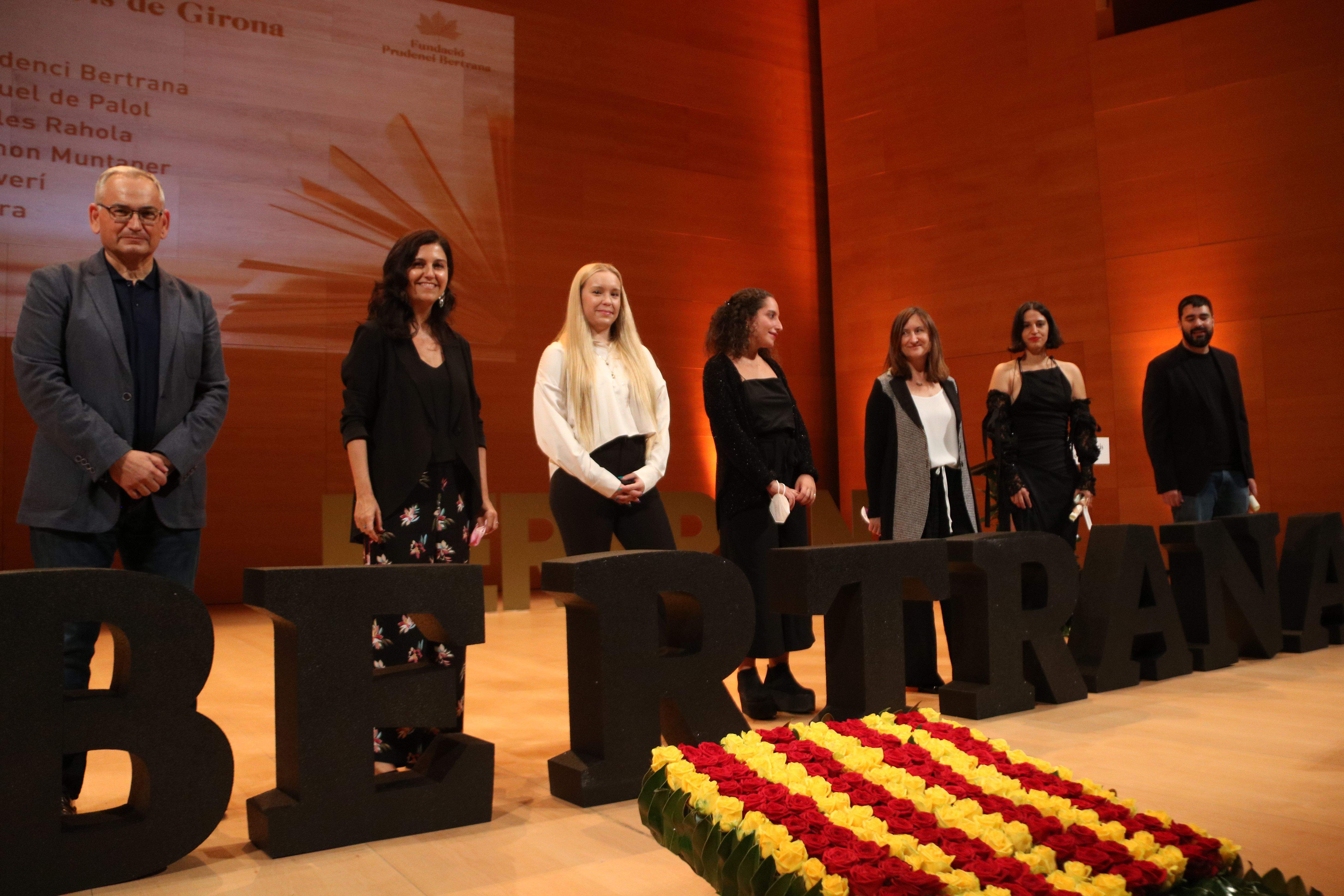 Entrega del Prudenci Bertrana, amb Tània Juste en la segona posició per l'esquerra FOTO: Fundació Bertrana