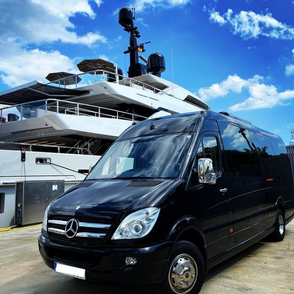 BCN City Bus Tour ofereix un complet servei per a particulars i empreses. FOTO: Cedida