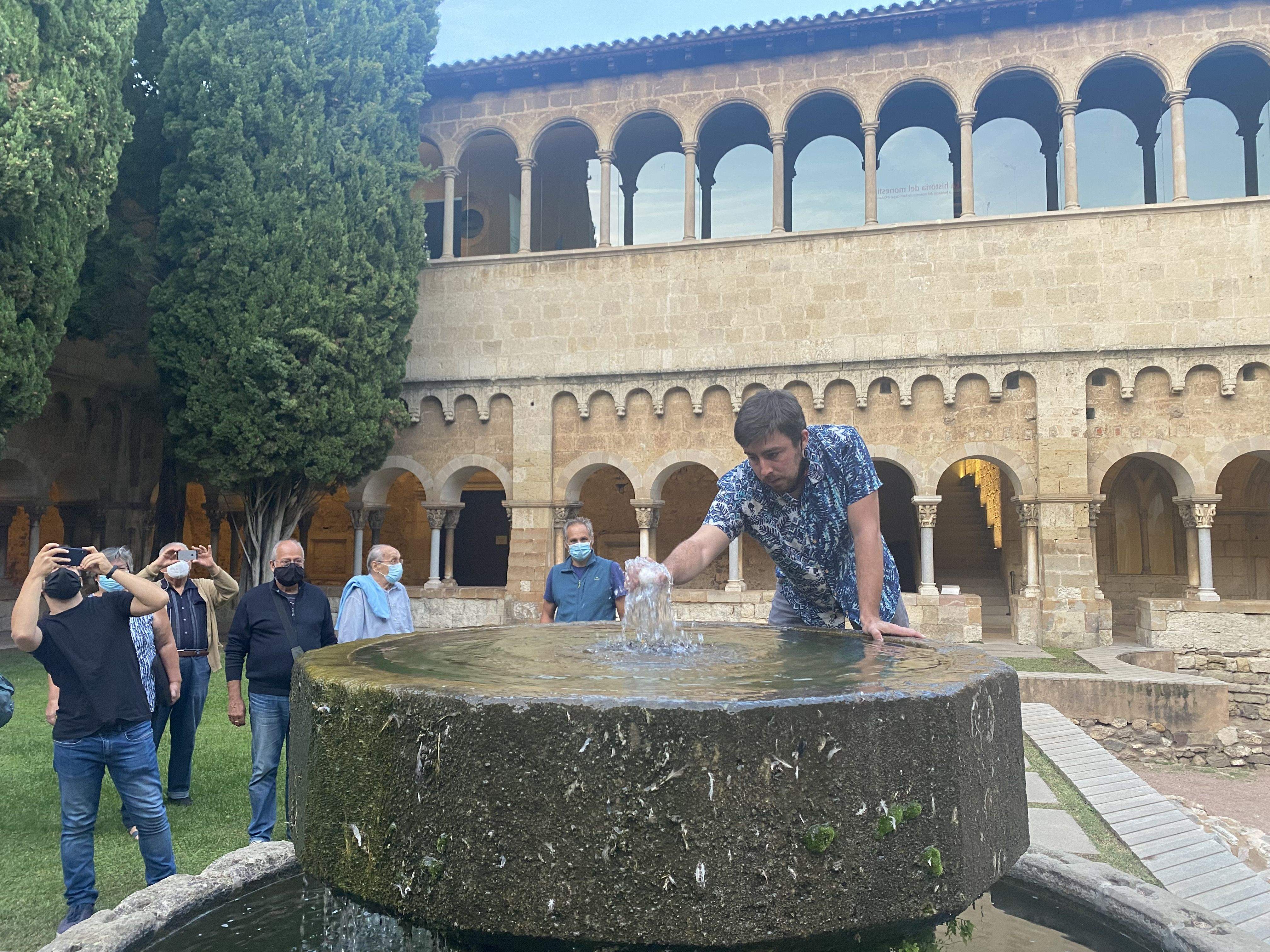 Nil Rider 'l'ou com balla' al Claustre del Monestir. FOTO: Laia Pérez.