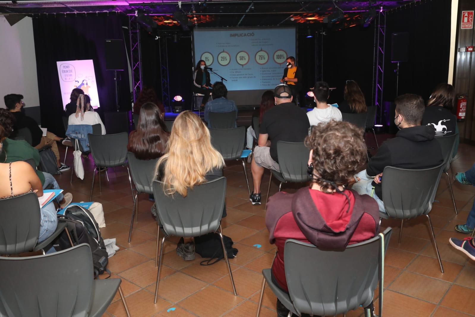 Desenes de joves de Sant Cugat han participat en el primer Fòrum de Joves per parlar sobre l'oci del municipi. FOTO: Ajuntament de Sant Cugat