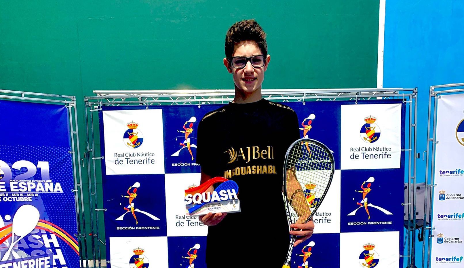 Marc Altarriba s'alça campió de la Copa d'Espanya sub-15 d'esquaix. FOTO: Cedida.