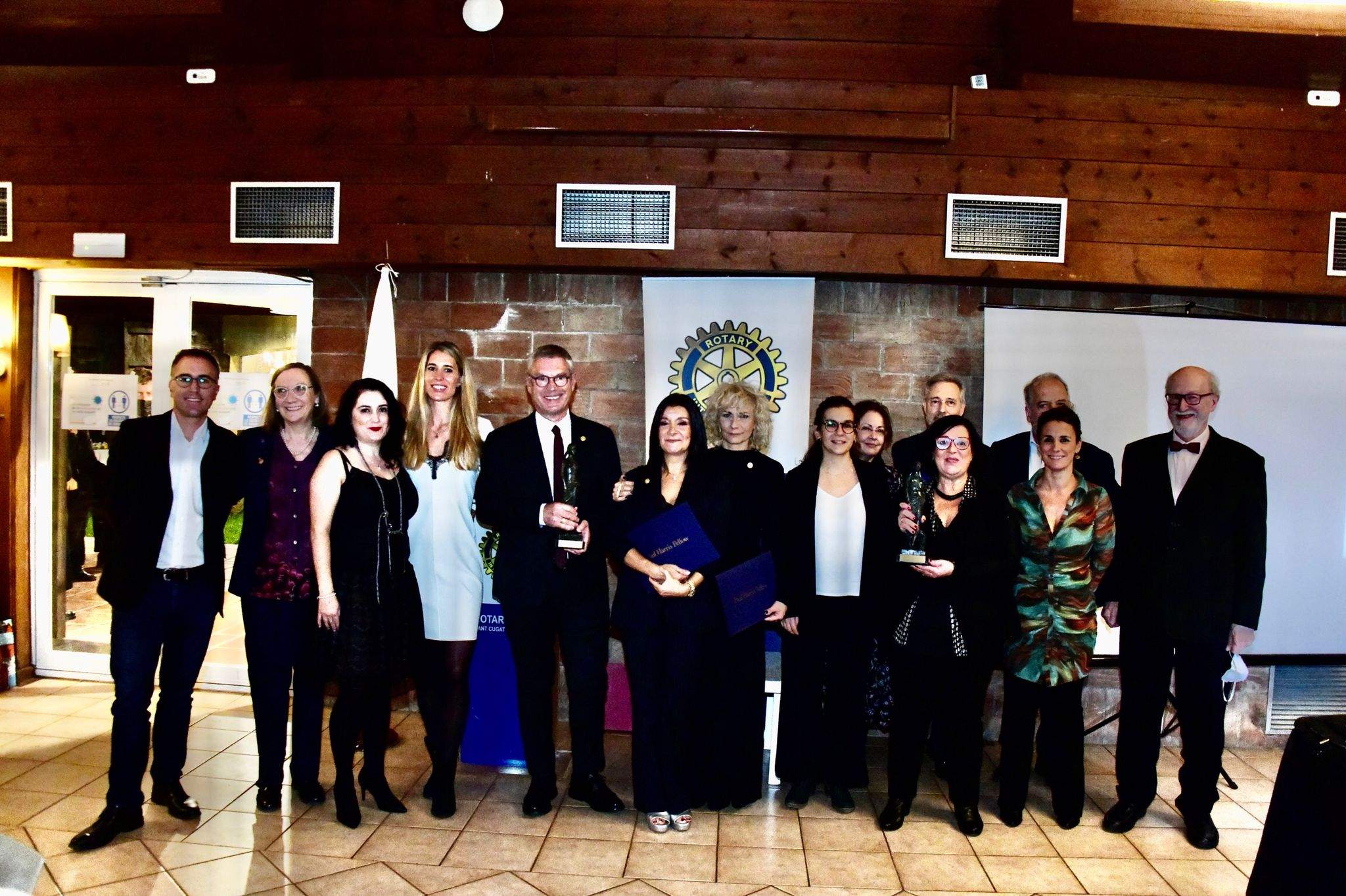 El Rotary Club Sant Cugat va entregar els premis Venus de Sant Cugat i Paul Harris Fellow a entitats i persones referents del municipi. FOTO: Localpres