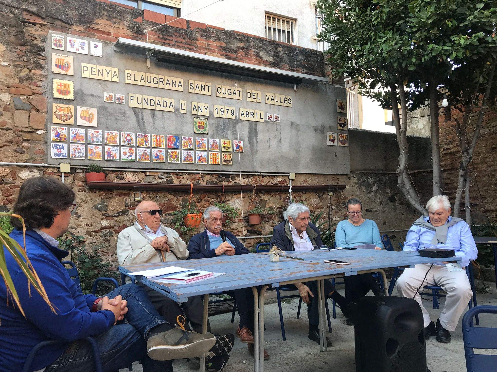 Presidents i fundadors de la Penya Blaugrana Sant Cugat han fet un repàs als 42 anys d'història de l'entitat. FOTO: Nielo Ballart