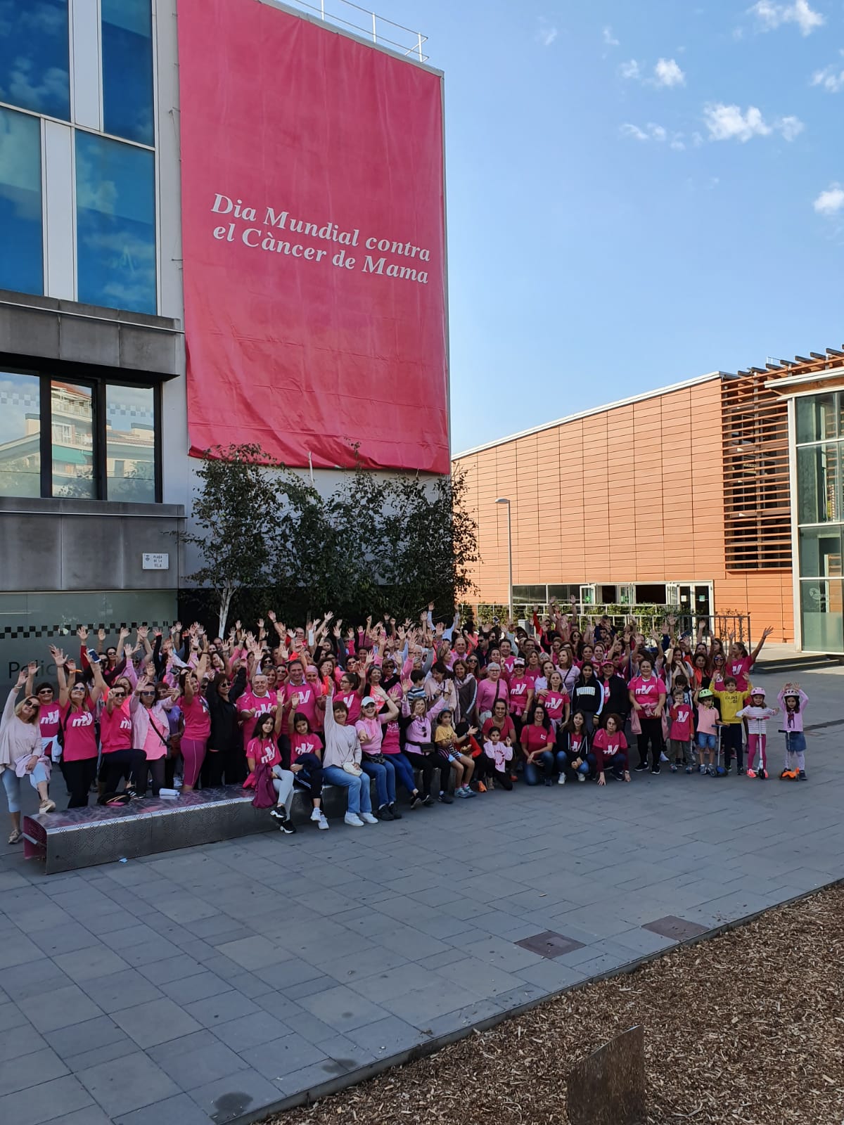 Caminada solidària contra el càncer de mama. FOTO: Arxiu.