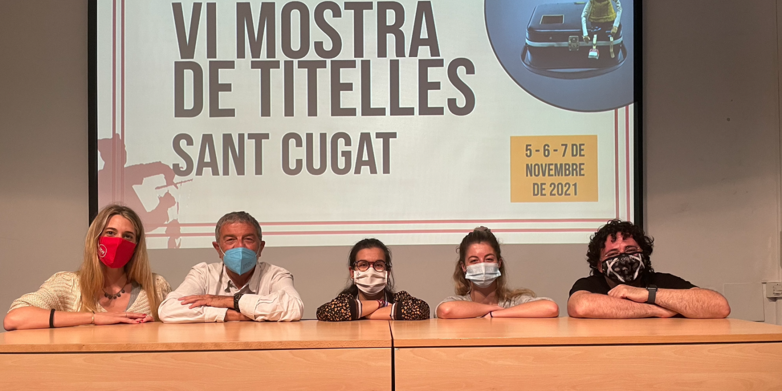 D'esquerra a dreta: Laura Grau, directora del TOT Sant Cugat, Àlvar Roda, president de l'Ateneu, Esther Madrona, tinent d'alcaldia de l'Ajuntament, Martina Madaula, de Cal Temerari i Tian Cusidó, de Can Ninot. FOTO: TOT Sant Cugat