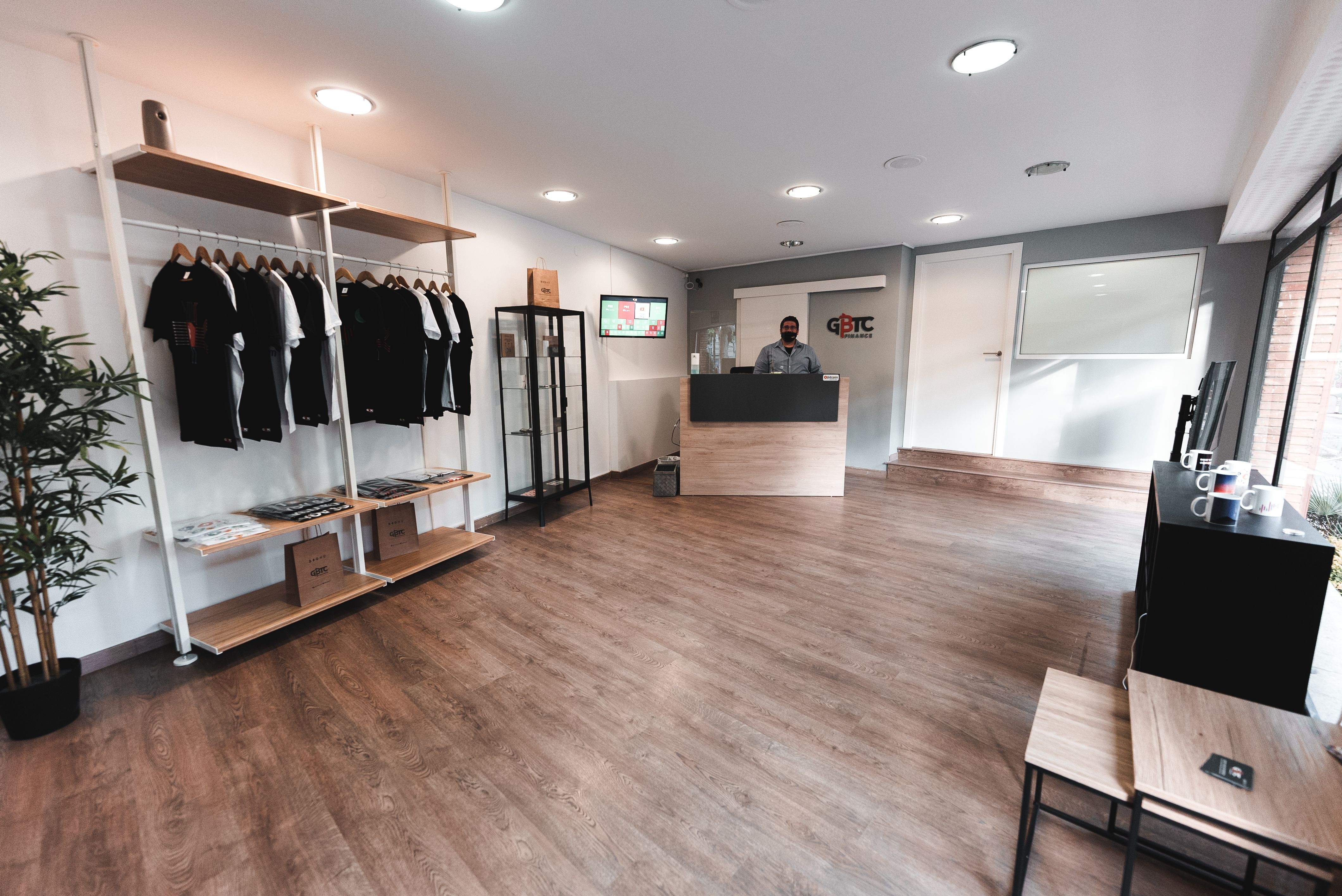La botiga de compravenda de criptomonedes GBTC FINANCE  a Sant Cugat. FOTO: Cedida
