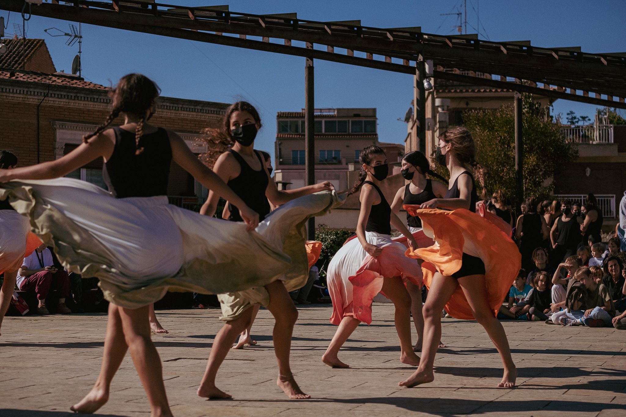 Ballada del cos de dansa i juvenils de l’Esbart Sant Cugat. FOTO: Ale Gómez