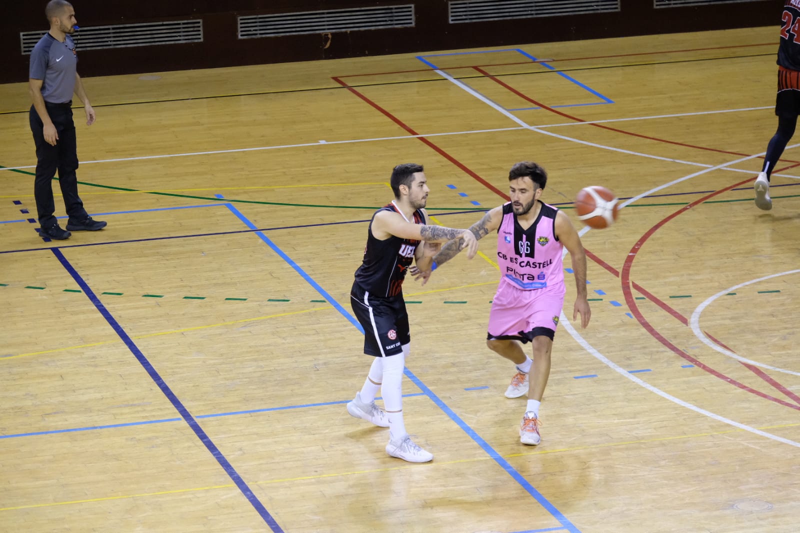 La Unió Esportiva Sant Cugat ha assolit una important victòria vers el CB Es Castell. FOTO: Ale Gómez