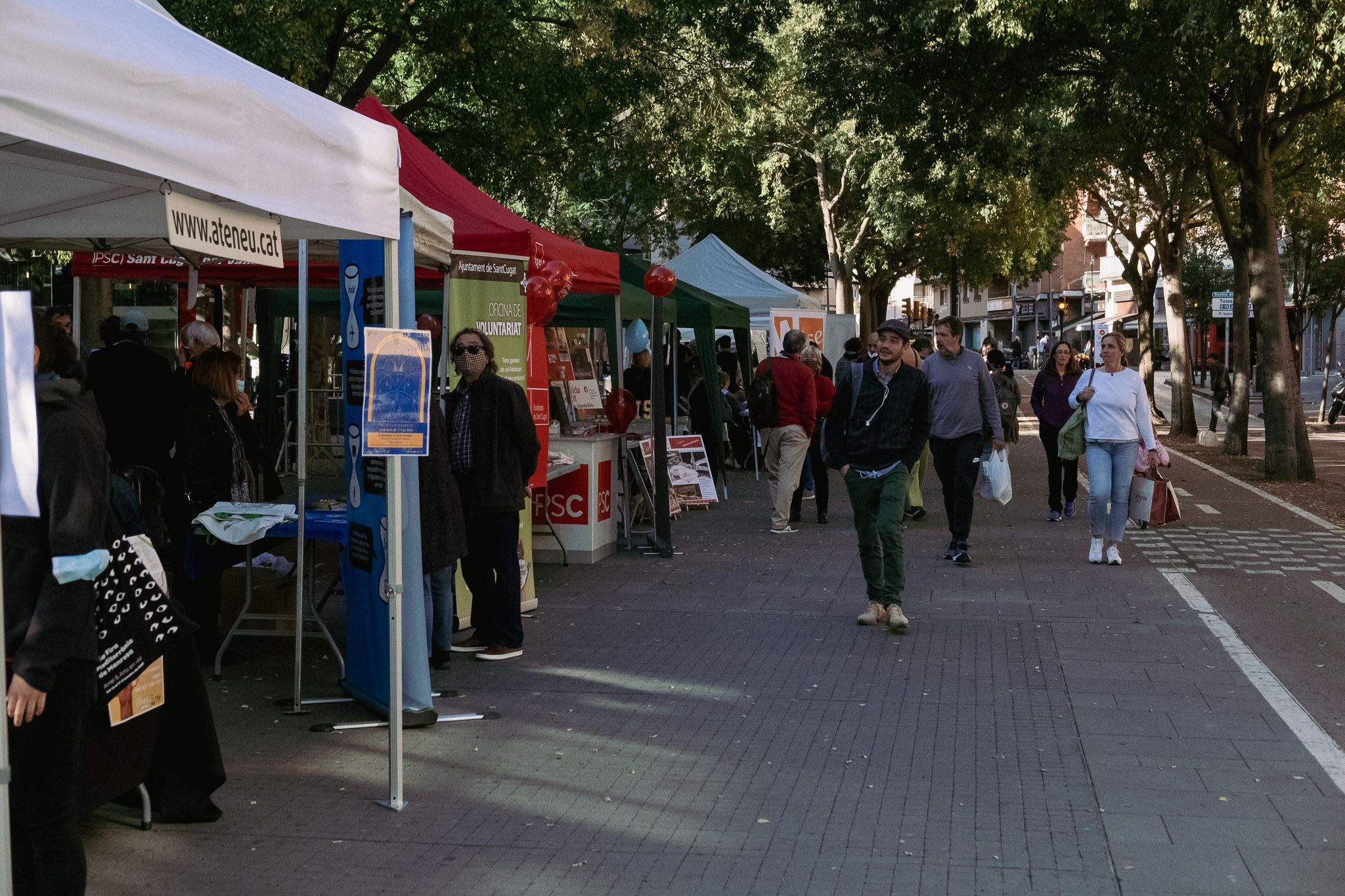 Fira d’Entitats a la Rambla del Celler. FOTO: Ale Gómez