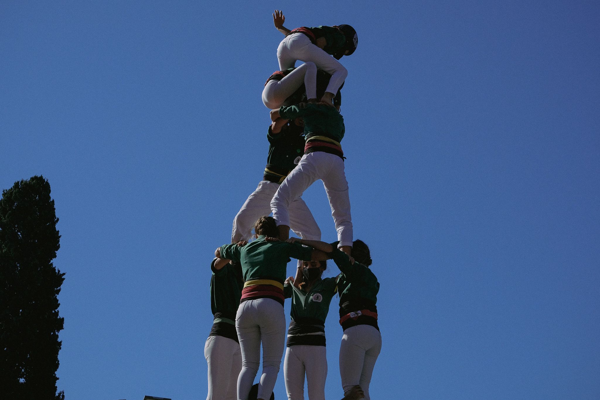 Els Castellers de Sant Cugat, Castellers de Vilafranca i els Castellers de Sabadell a la plaça Octavià. FOTO: Ale Gómez